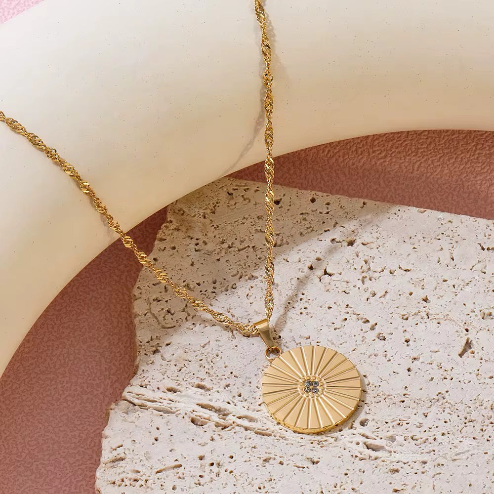 Holly Necklace