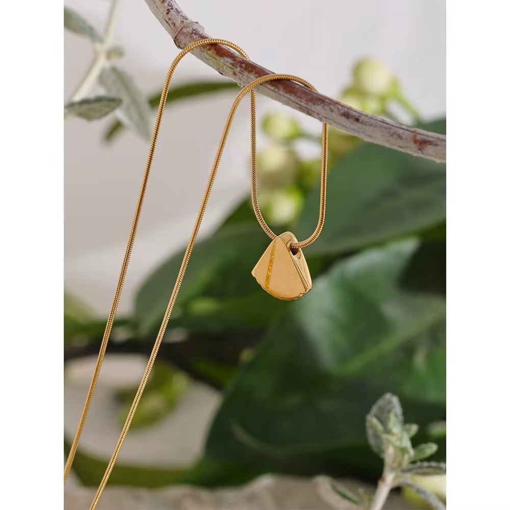 Liv Necklace