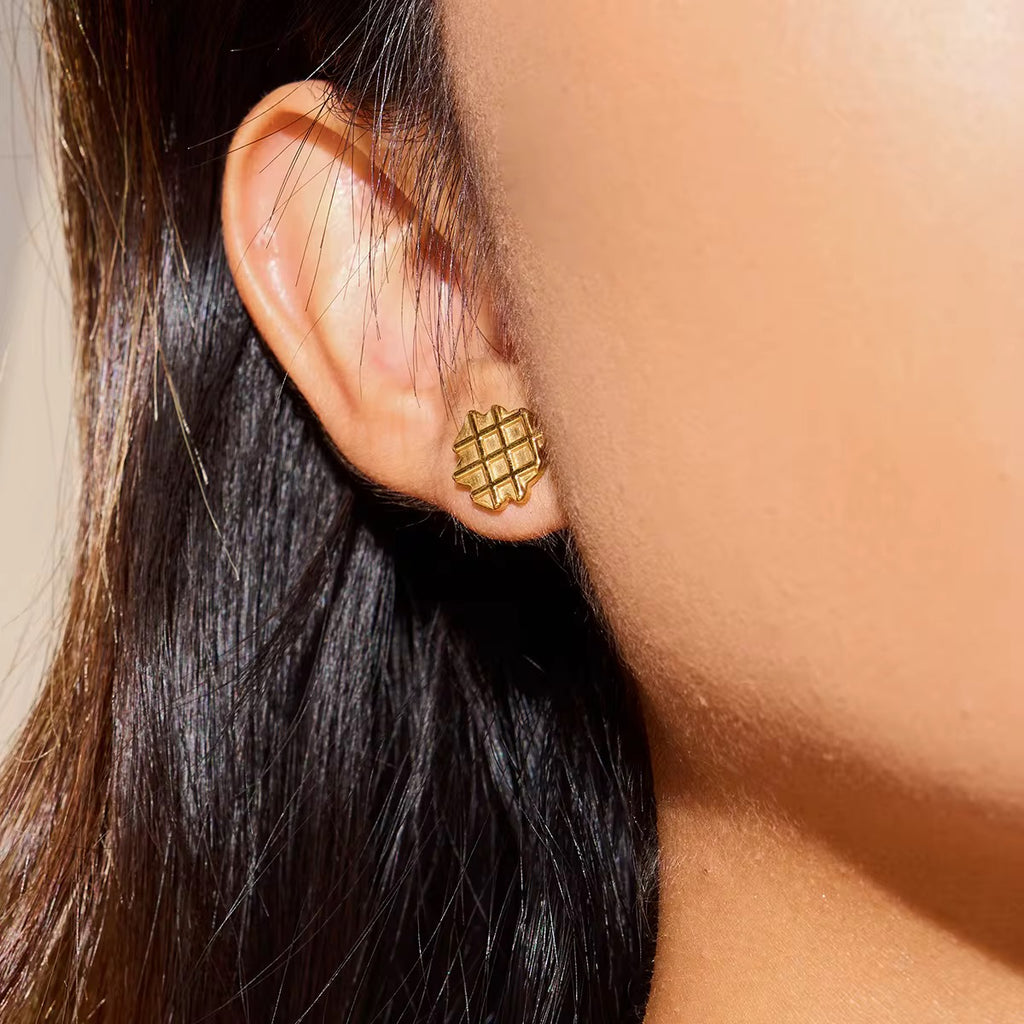 Veda Studs