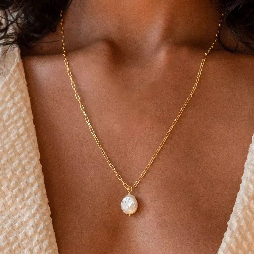 Noura Pearl Necklace