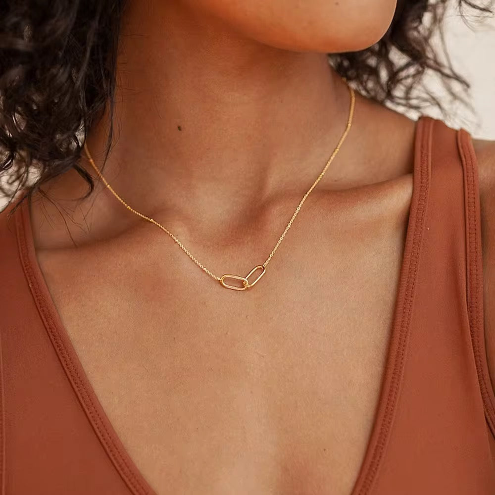 Daisy Interlock Necklace | 14K Gold Plated