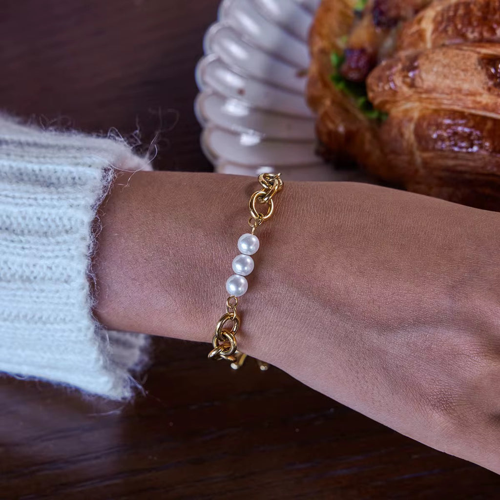 Wren Pearl Bracelet