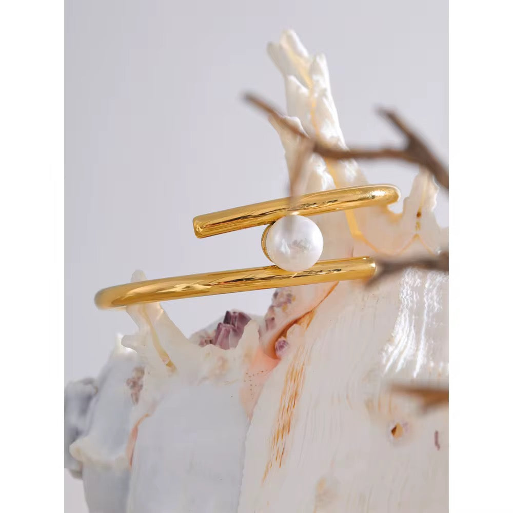 Nevya Gold Pearl Bangle