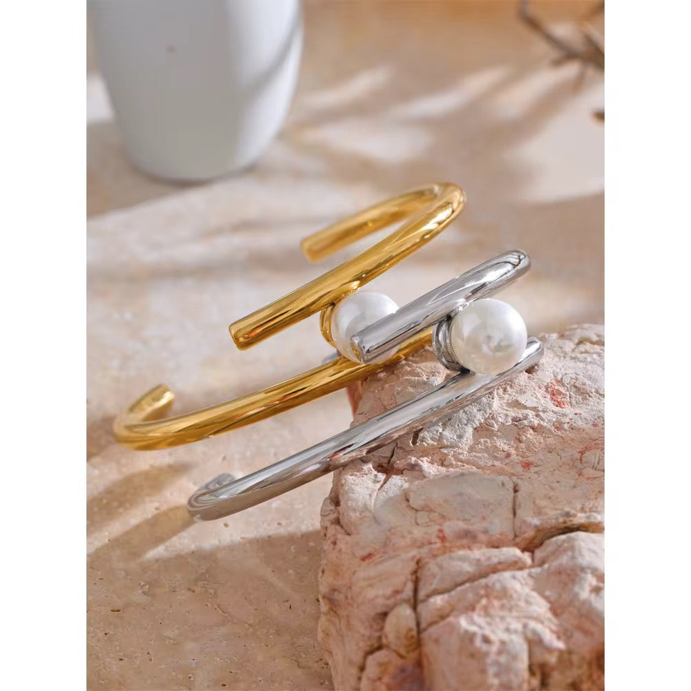 Nevya Gold Pearl Bangle
